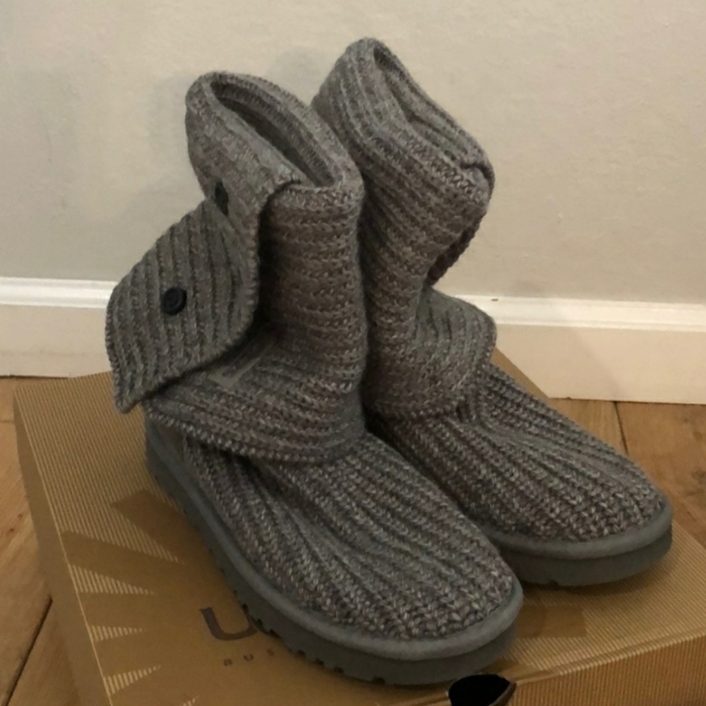 UGG TALL KNITTED GRAY BOOTS